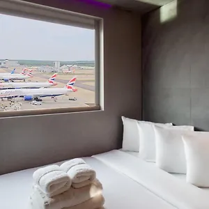 מלון Bloc London Gatwick Airport ***